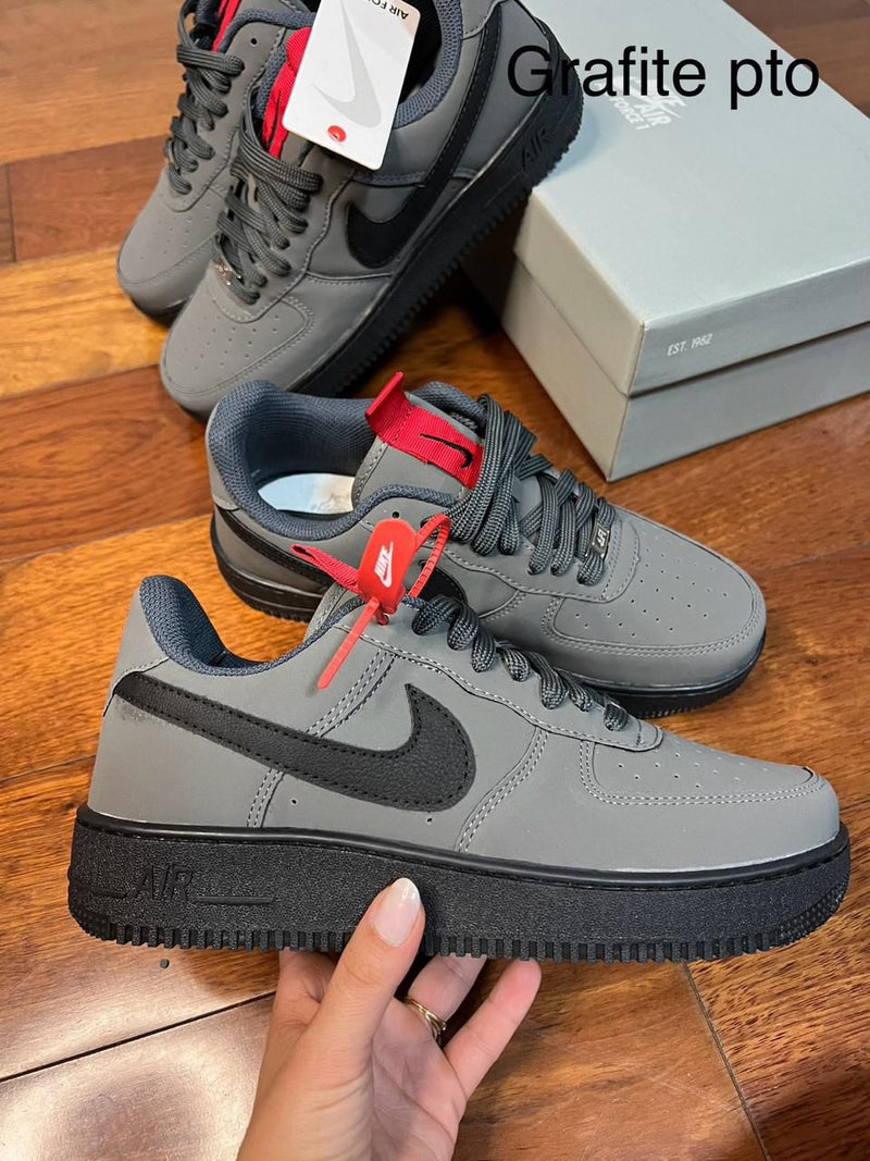 Tênis Nike Air Force Preto e Cinza